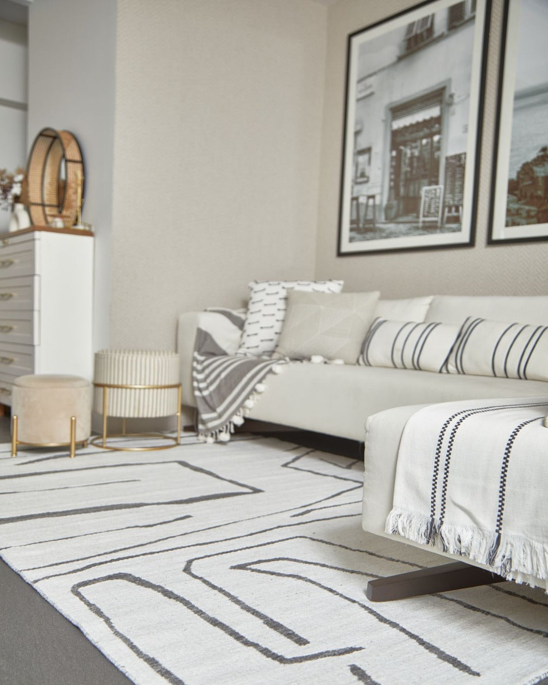 Minimal Art Reversible Rug / Off White